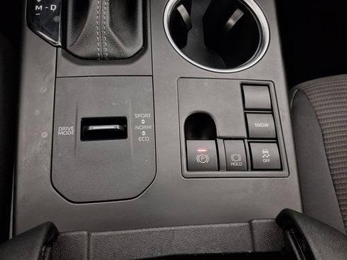 Used 2023 Toyota Highlander L image 12