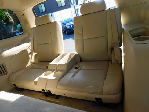 Used 2007 Cadillac Escalade AWD w/ Information Package image 5