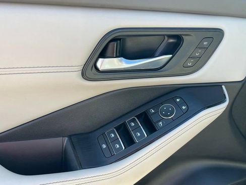 Used 2023 Nissan Rogue SL w/ SL Premium Package FWD image 9