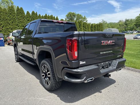 Used 2025 GMC Sierra 1500 AT4 w/ AT4 Premium Package AWD/4WD image 5