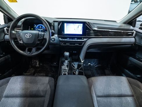 Used 2025 Toyota Camry LE image 11