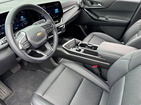 Used 2026 Chevrolet Equinox LT w/ Convenience Package II image 11