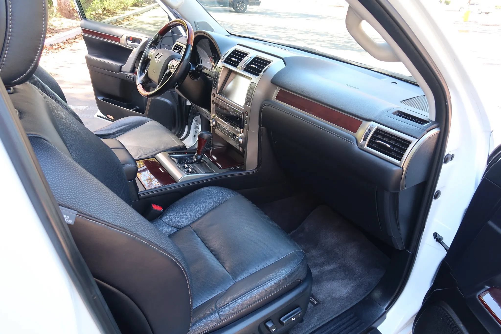 Used 2016 Lexus GX 460 w/ Premium Package AWD/4WD image 18