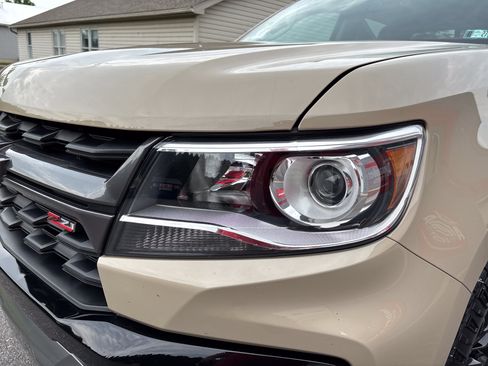 Used 2022 Chevrolet Colorado Z71 AWD/4WD image 9
