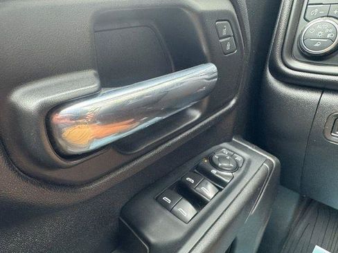 Used 2023 Chevrolet Silverado 2500 4x4 Crew Cab Custom w/ Custom Value Package image 10
