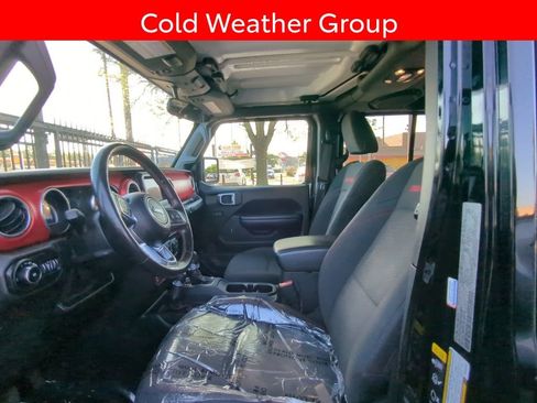 Used 2021 Jeep Wrangler Unlimited Rubicon w/ Cold Weather Group AWD/4WD image 6