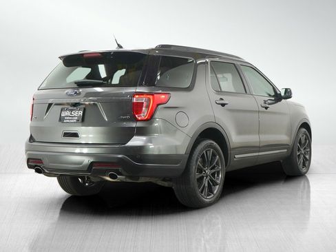 Used 2018 Ford Explorer XLT w/ Equipment Group 202A AWD/4WD image 5