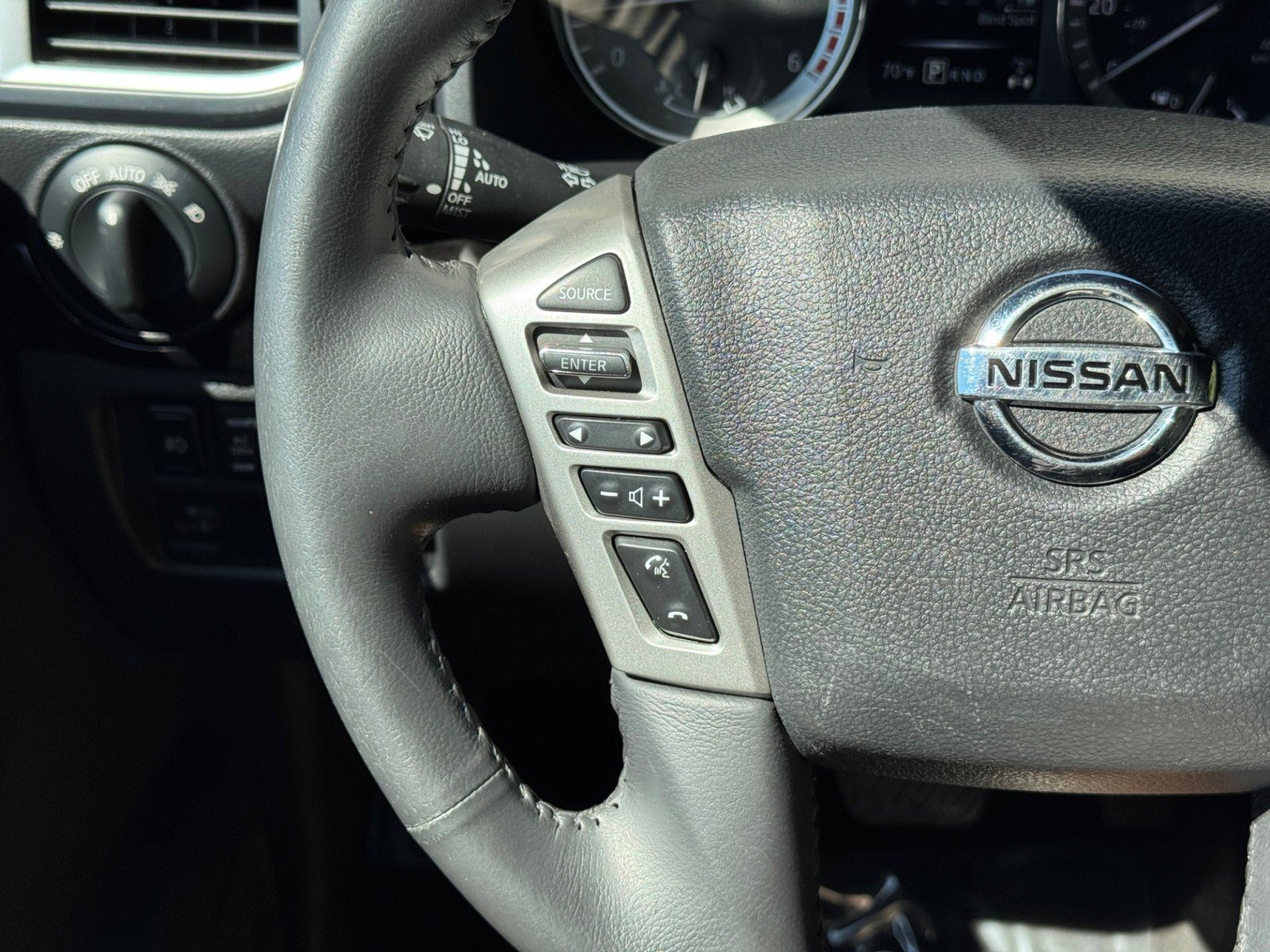 Used 2018 Nissan Titan SL w/ Midnight Edition AWD/4WD image 21