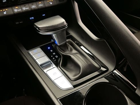 Certified 2025 Hyundai Elantra SEL image 21