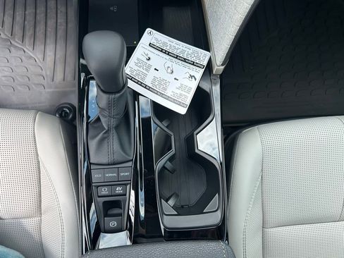 Used 2025 Toyota Camry XLE image 23