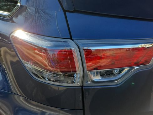 Used 2015 Toyota Highlander XLE image 32