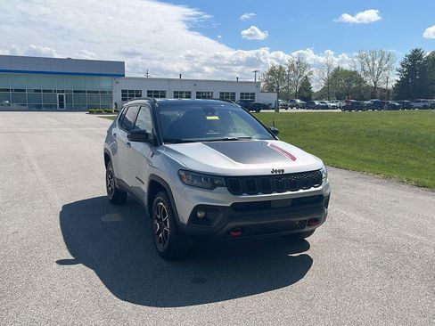 Used 2026 Jeep Compass Trailhawk AWD/4WD image 8
