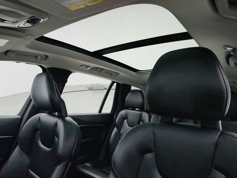 Used 2020 Volvo XC90 T5 Momentum w/ Protection Package AWD/4WD image 11