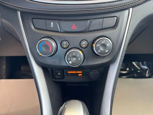 Used 2018 Chevrolet Trax LT w/ LT Convenience Package AWD/4WD image 20