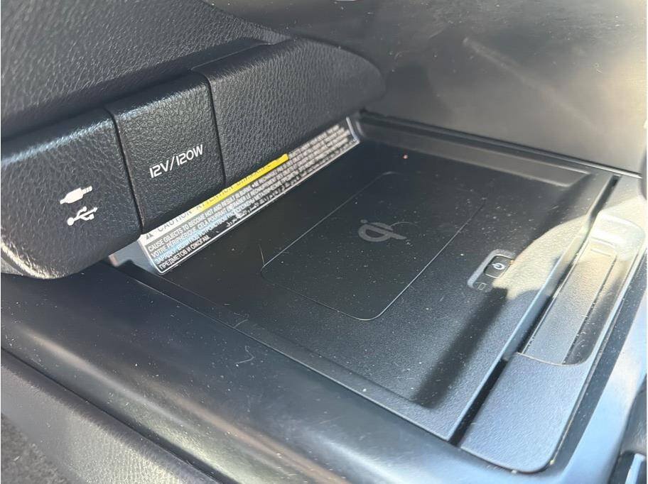 Used 2018 Toyota Camry SE w/ Audio Package FWD image 13