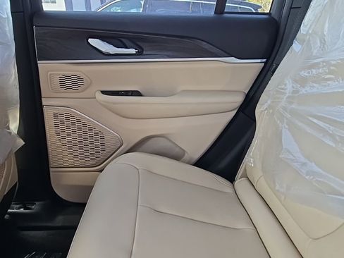 New 2026 Jeep Grand Cherokee Limited image 7