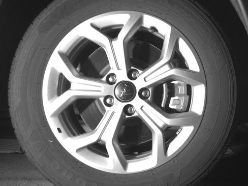 Used 2025 Jeep Compass Latitude AWD/4WD image 13