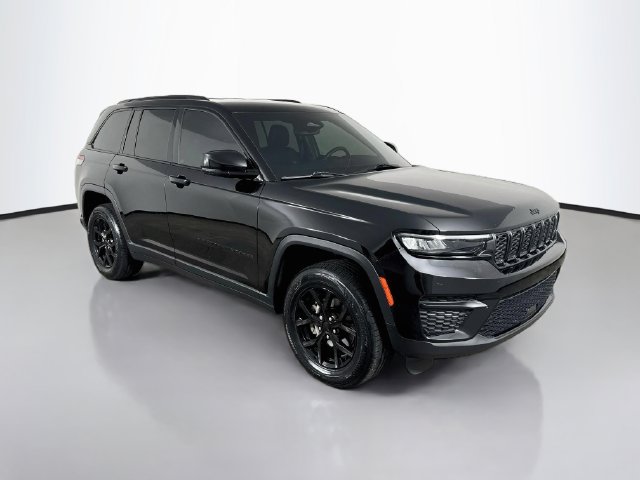 Used 2024 Jeep Grand Cherokee Altitude AWD/4WD image 3