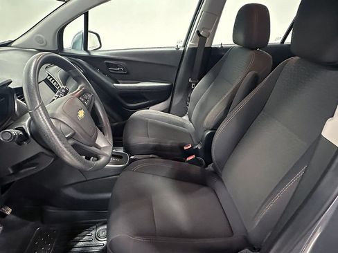 Used 2020 Chevrolet Trax LS FWD image 3