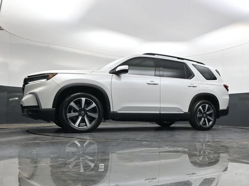 Certified 2025 Honda Pilot Touring image 35