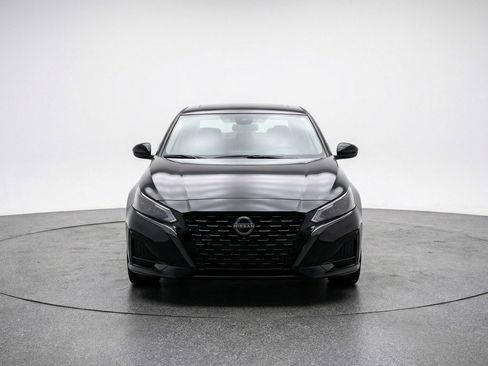 Used 2025 Nissan Altima 2.5 SV image 2