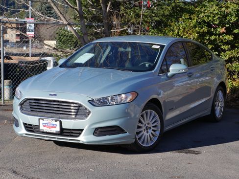 Used 2013 Ford Fusion SE image 2
