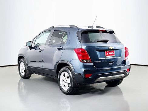 Used 2021 Chevrolet Trax LT w/ LT Convenience Package image 3