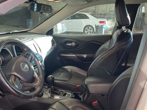 Used 2019 Jeep Cherokee Latitude Plus w/ Cold Weather Group image 8