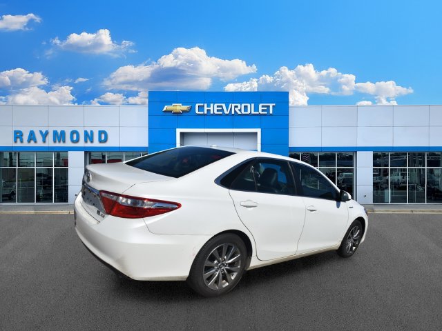 Used 2017 Toyota Camry XLE w/ Moonroof Package FWD image 2
