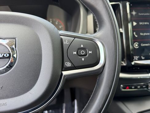 Used 2019 Volvo XC60 T5 Momentum w/ Multimedia Package AWD/4WD image 19
