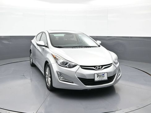 Used 2015 Hyundai Elantra SE w/ Option Group 03 FWD image 3