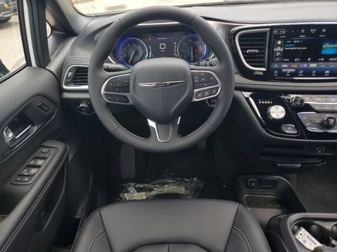 New 2026 Chrysler Pacifica Select FWD image 15