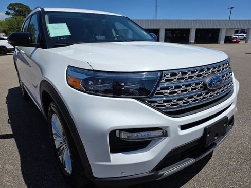 Certified 2022 Ford Explorer Limited w/ Limited Technology Package AWD/4WD image 2