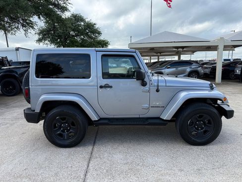 Used 2013 Jeep Wrangler Sahara w/ Connectivity Group AWD/4WD image 8