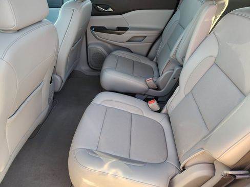 Used 2020 GMC Acadia SLT image 34