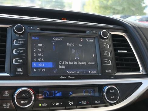 Used 2015 Toyota Highlander Limited image 20