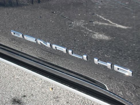 Used 2023 GMC Sierra 2500 Denali w/ Denali Ultimate Package image 11