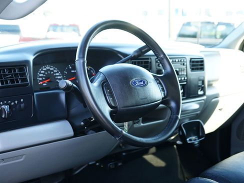 Used 2003 Ford F250 XLT image 12