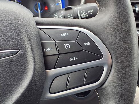 Used 2023 Chrysler Voyager LX image 28