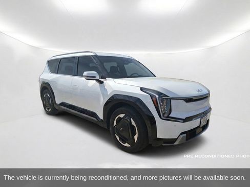 Used 2024 Kia EV9 Land AWD/4WD image 3