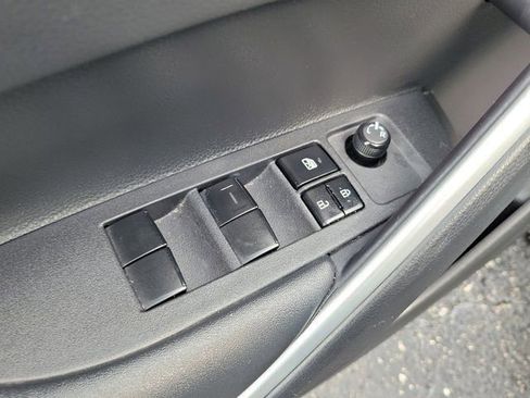 Used 2023 Toyota Corolla Cross XLE w/ Convenience Package FWD image 19