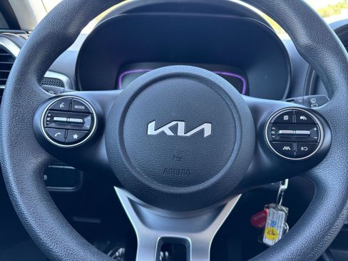 Used 2025 Kia Soul LX w/ LX Technology Package FWD image 25