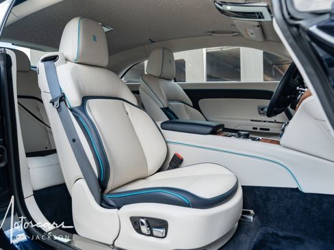 Used 2024 Rolls-Royce Spectre w/ Spectre Launch Package image 17