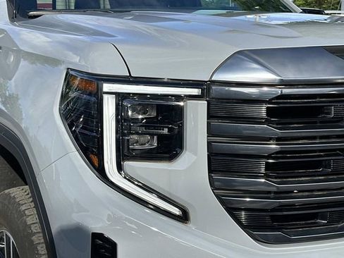 Used 2024 GMC Sierra 1500 AT4 w/ Technology Package AWD/4WD image 7