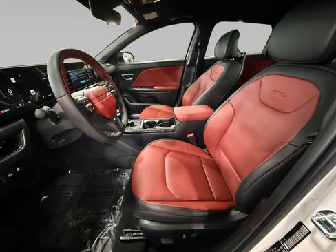 Used 2025 Kia K4 GT-Line w/ GT-Line Premium Package image 9