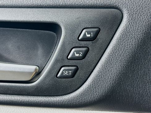 Used 2019 Toyota Highlander Limited image 26