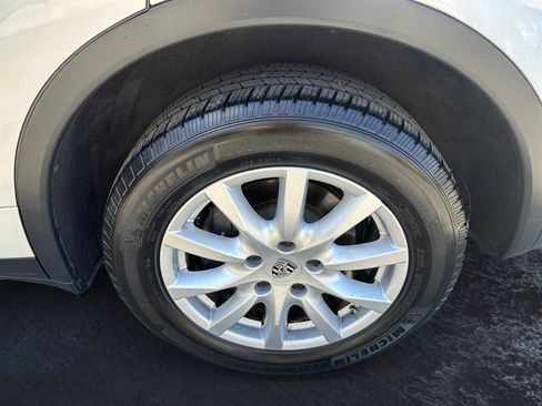 Used 2014 Porsche Cayenne w/ Comfort Lighting Package image 15