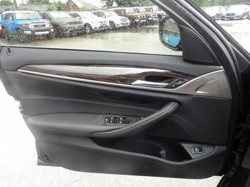 Used 2022 BMW 530i xDrive w/ Convenience Package image 32