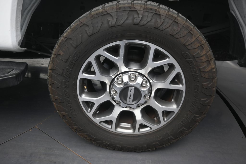 Used 2022 Ford F250 Lariat w/ Lariat Value Package AWD/4WD image 9