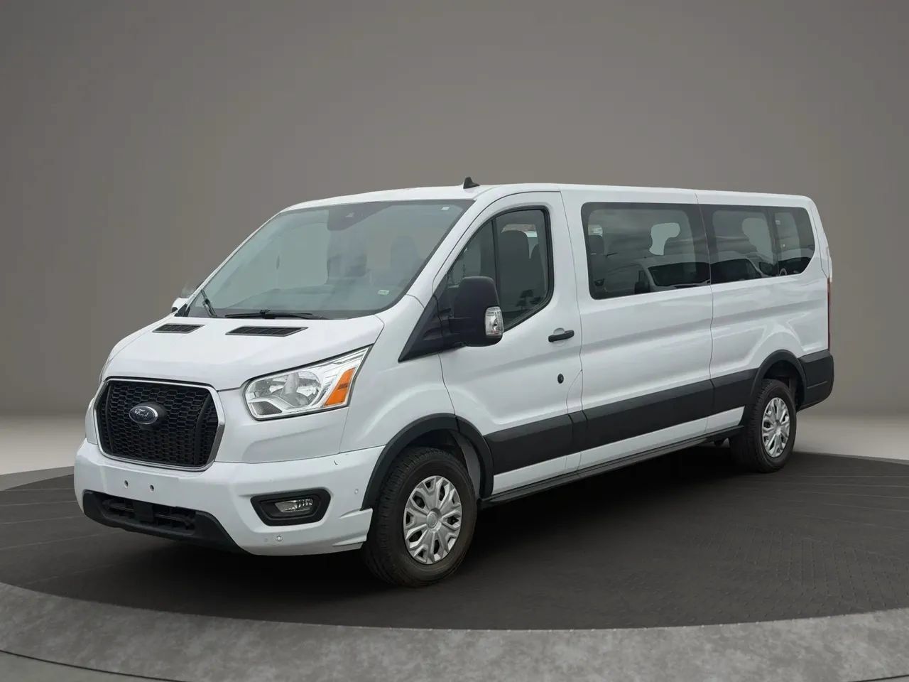 Used 2022 Ford Transit 350 XLT RWD image 2